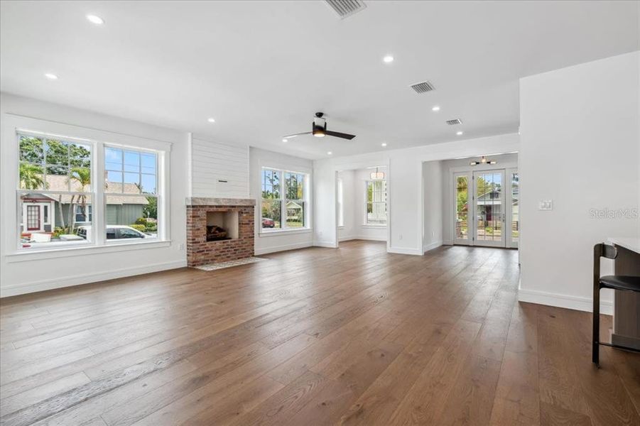 Spacious, unfurnished interior of a new home in , St. Petersburg (Image 36).