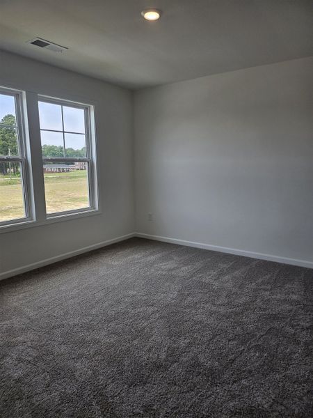 Spacious, unfurnished interior of a new home in Edgefield, Loris (Image 32).