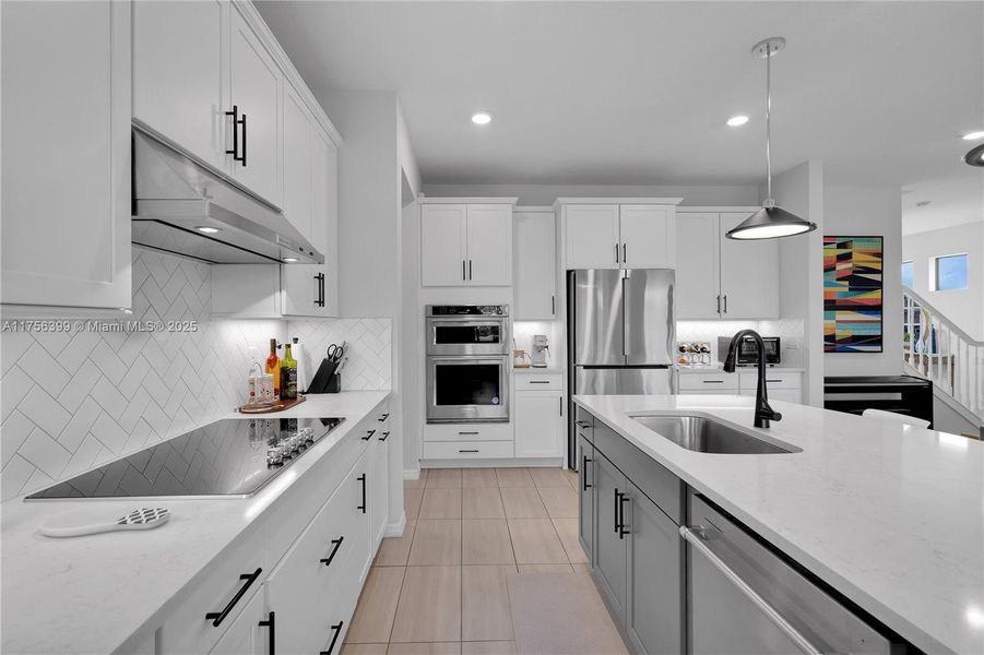 Furnished interior view inside a new home in , Tamarac (Image 31).