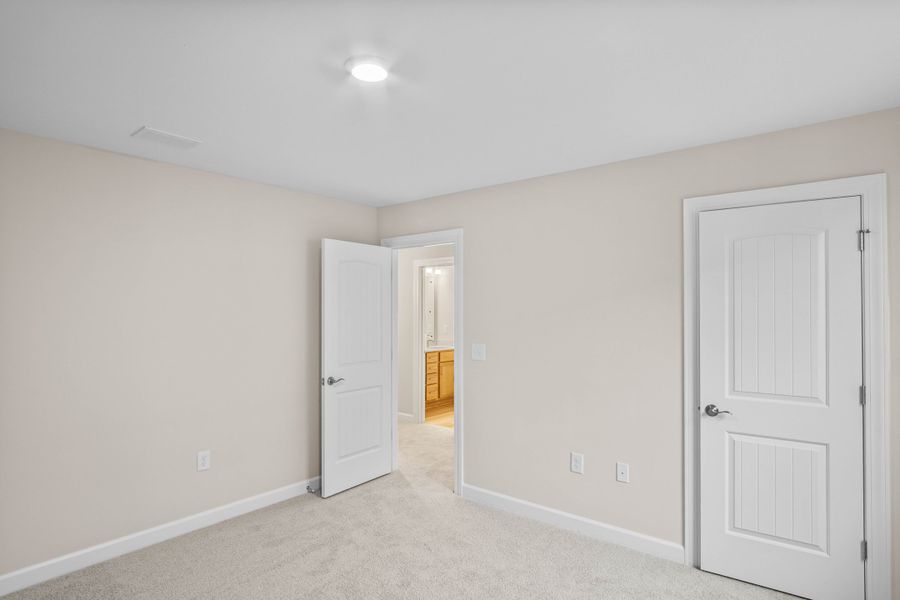 Spacious, unfurnished interior of a new home in Waterbridge, Myrtle Beach (Image 26).