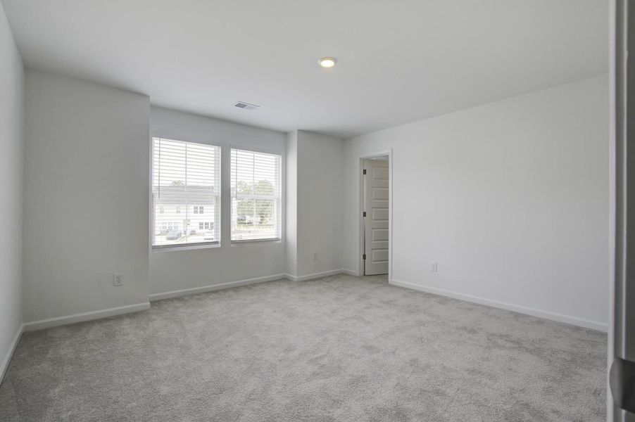 Spacious, unfurnished interior of a new home in , Summerville (Image 23).