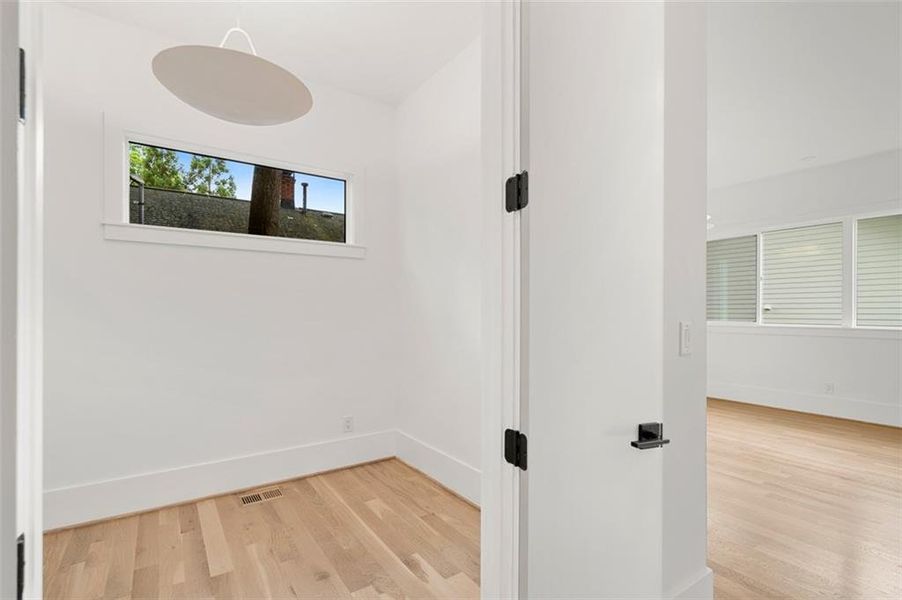 Spacious, unfurnished interior of a new home in , Atlanta (Image 41).