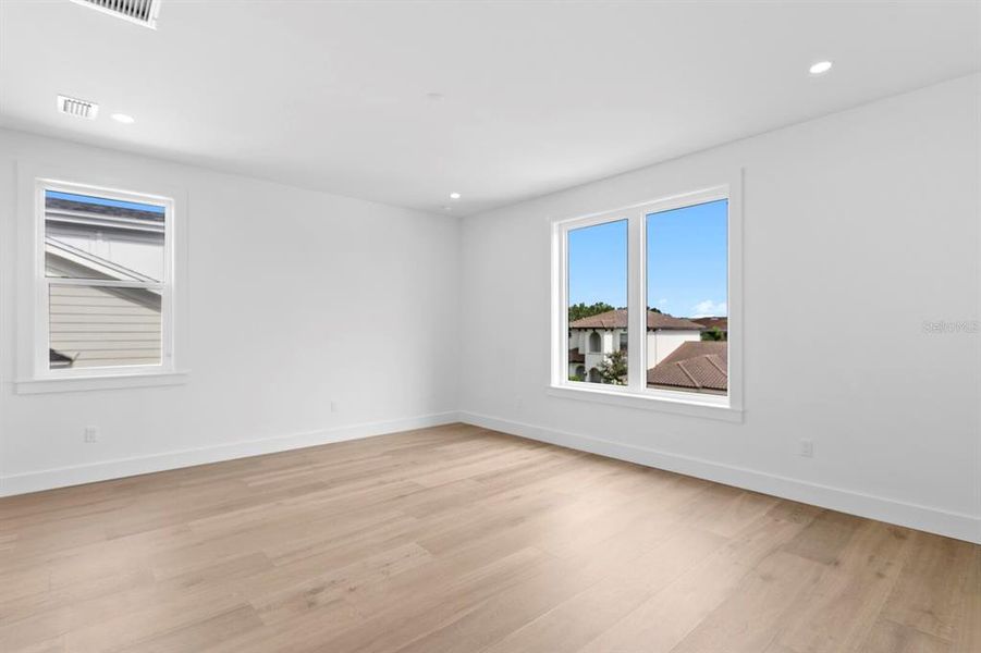 Spacious, unfurnished interior of a new home in , Tampa (Image 84).