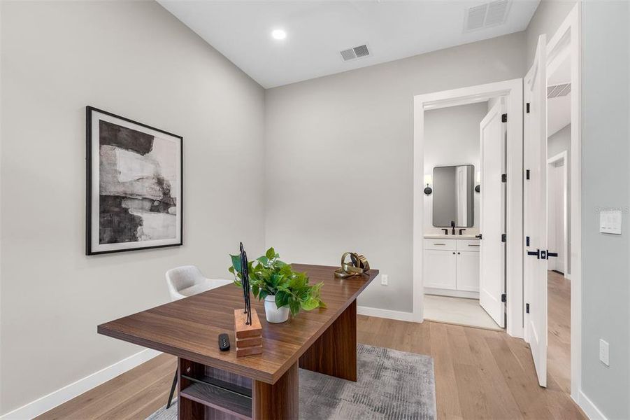 Furnished interior view inside a new home in , Orlando (Image 6).