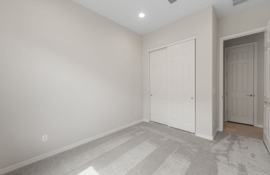 Spacious, unfurnished interior of a new home in Artisan at Asante, Surprise (Image 30).