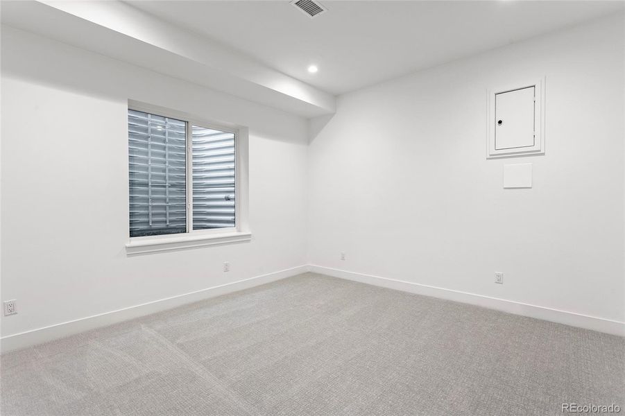 Spacious, unfurnished interior of a new home in , Denver (Image 26).