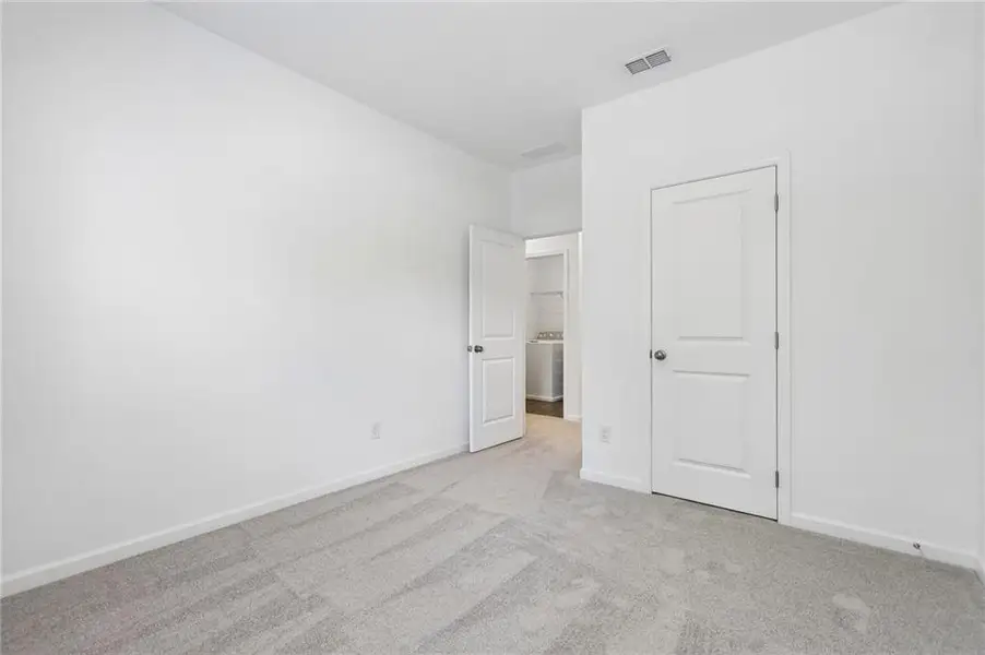 Spacious, unfurnished interior of a new home in Alder Creek, Cumming (Image 30).