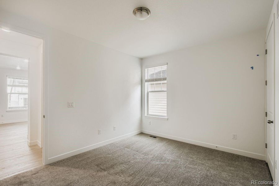 Spacious, unfurnished interior of a new home in Ken-Caryl Ranch, Littleton (Image 11).