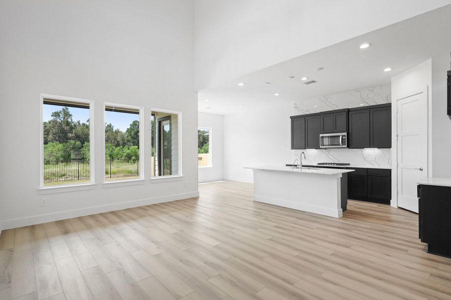 Spacious, unfurnished interior of a new home in Hills of Westlake, Conroe (Image 8).