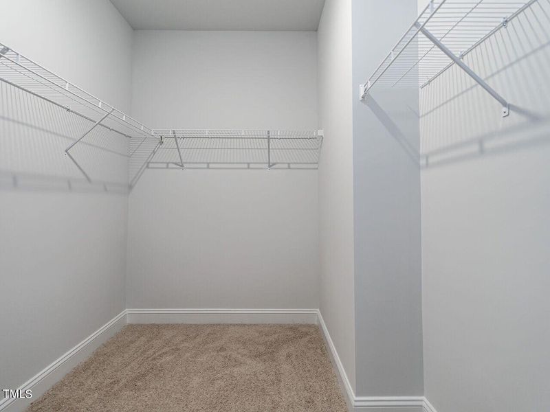 023-1280x960-primary-closet