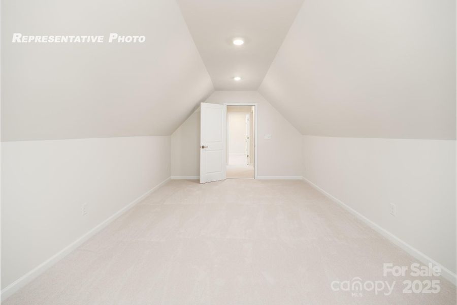 Spacious, unfurnished interior of a new home in Sylvan Creek, Denver (Image 33).