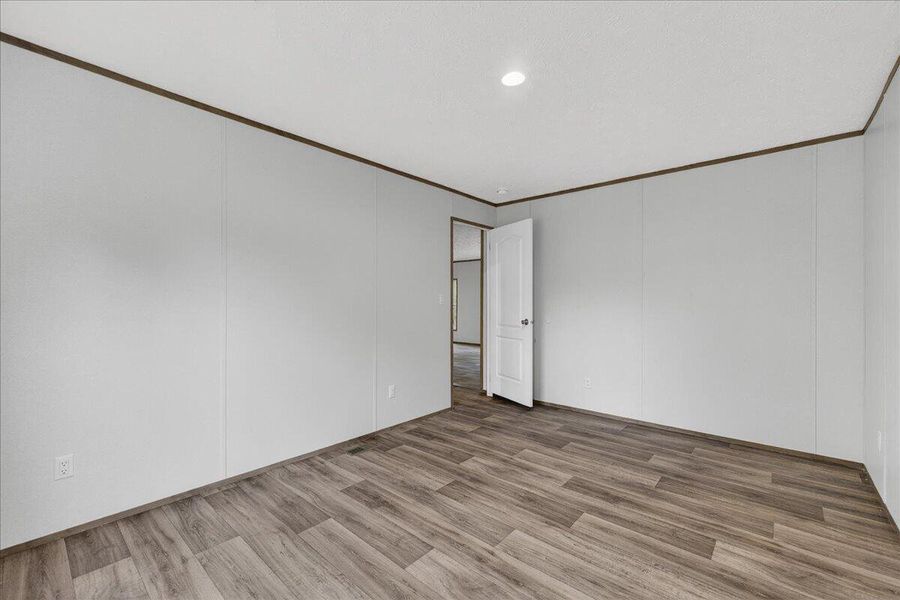 Spacious, unfurnished interior of a new home in , Walterboro (Image 25).