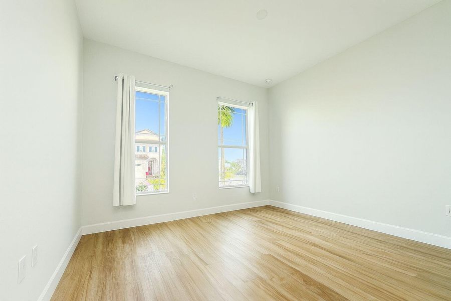Spacious, unfurnished interior of a new home in , Westlake (Image 11).