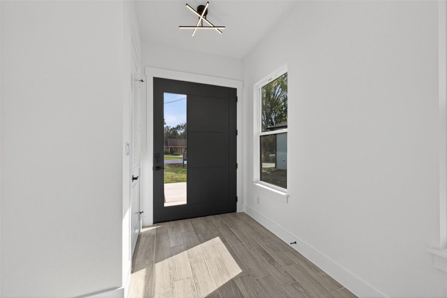 Spacious, unfurnished interior of a new home in , Dayton (Image 10).