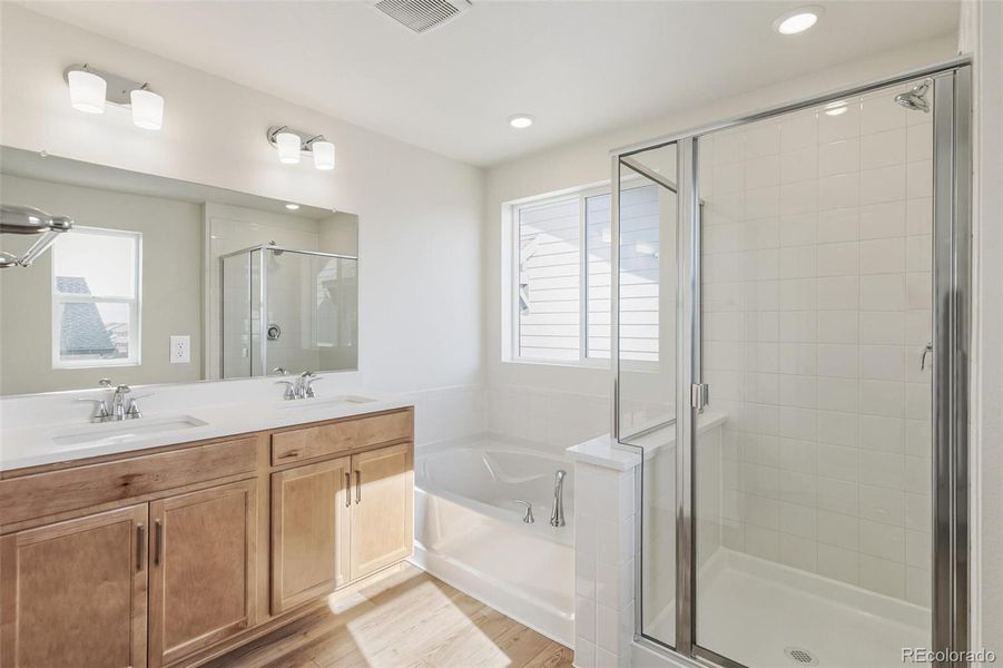 Furnished interior view inside a new home in Turnberry, Commerce City (Image 11).