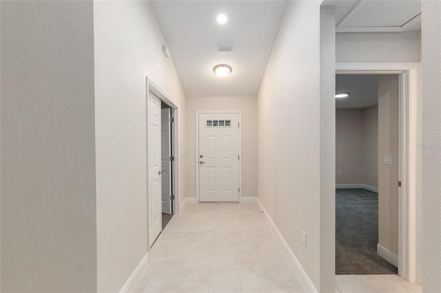 Spacious, unfurnished interior of a new home in , Citrus Springs (Image 13).