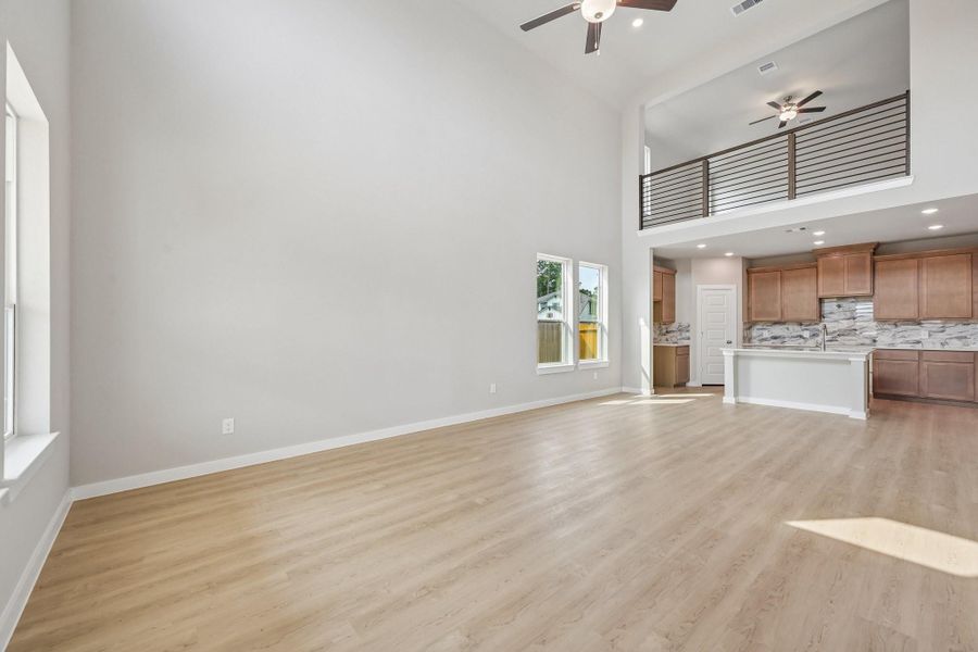 Spacious, unfurnished interior of a new home in Granger Pines, Conroe (Image 11).