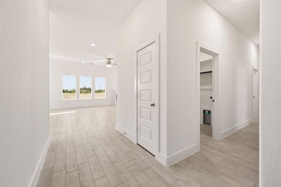 Spacious, unfurnished interior of a new home in Saddleback Estates, Boyd (Image 35). Spacious, unfurnished interior of a new home in Saddleback Estates, Boyd (Image 35).