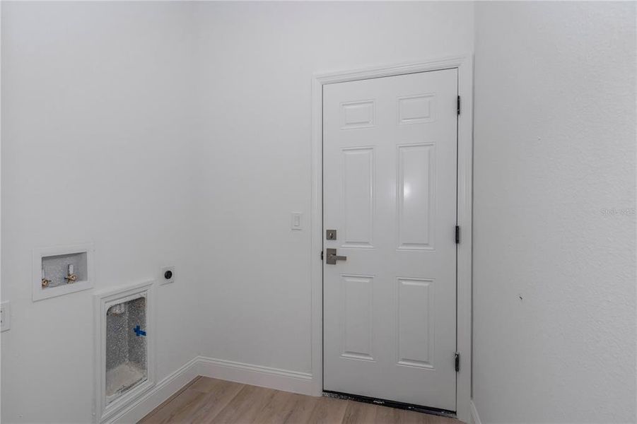 Spacious, unfurnished interior of a new home in , Ocala (Image 36).