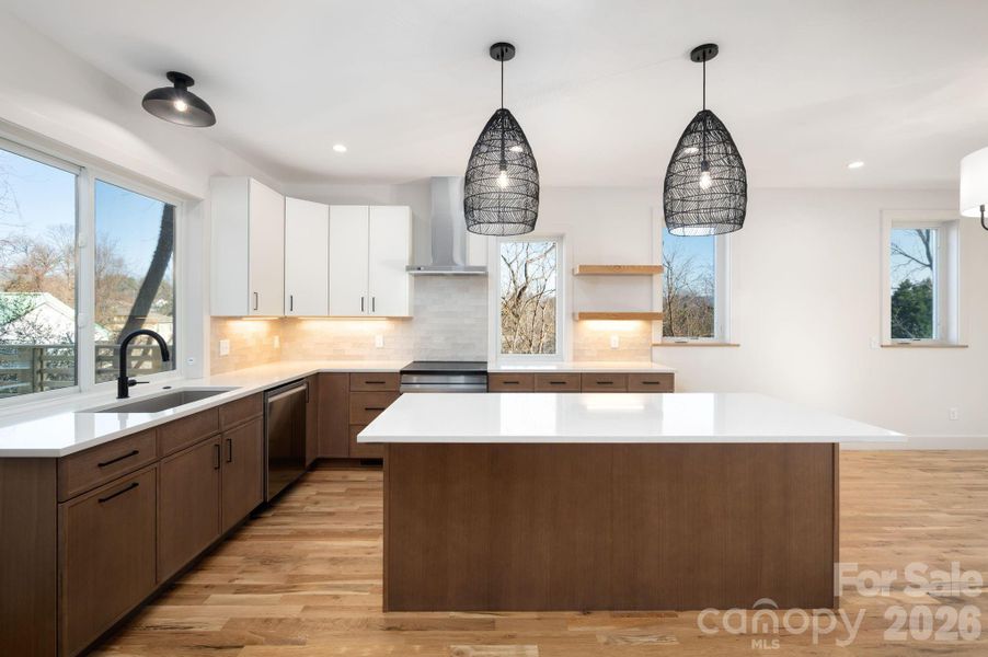 Large Island with Breakfast Bar