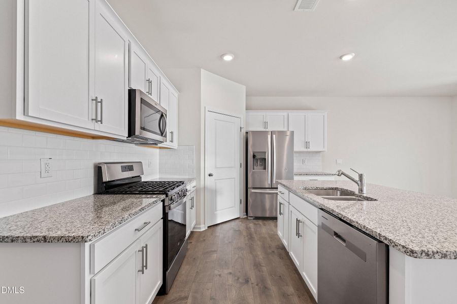 33-341 Red Brick St_3406