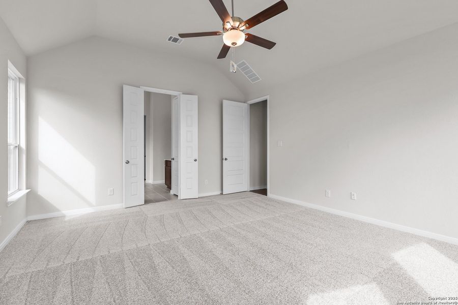Spacious, unfurnished interior of a new home in Homestead, Schertz (Image 28).