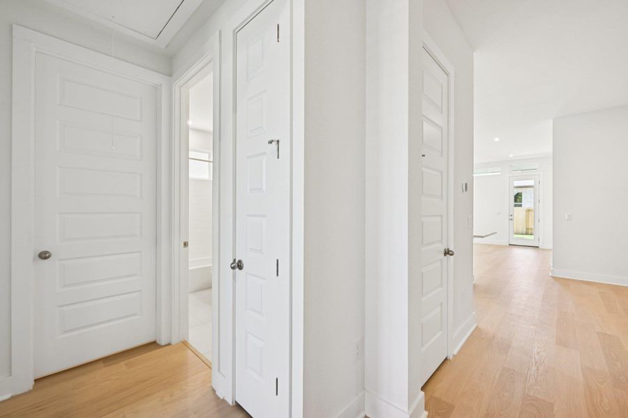 Spacious, unfurnished interior of a new home in Persimmon, Buda (Image 24). Spacious, unfurnished interior of a new home in Persimmon, Buda (Image 24).