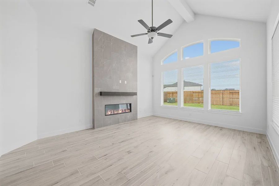 Representative unfurnished interior of a home built from the Madison by Chesmar Homes in Grange, Katy (Image 20).