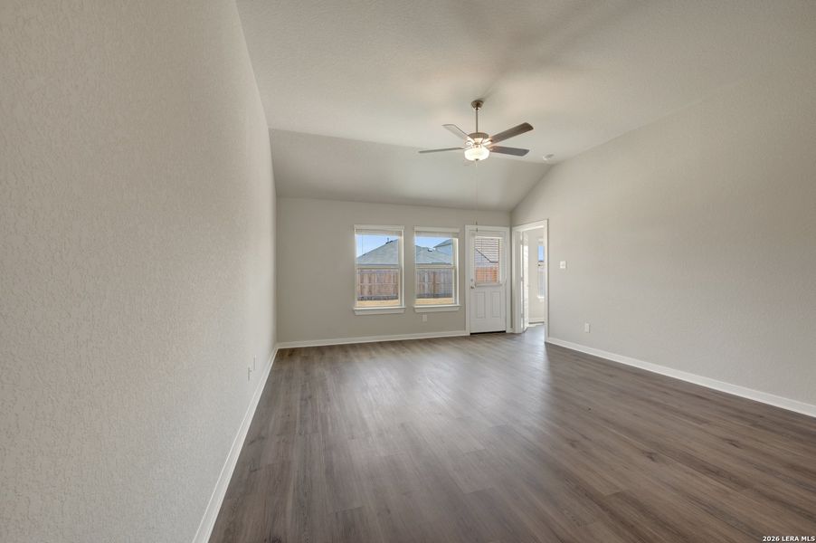 Spacious, unfurnished interior of a new home in Winding Brook, San Antonio (Image 21). Spacious, unfurnished interior of a new home in Winding Brook, San Antonio (Image 21).