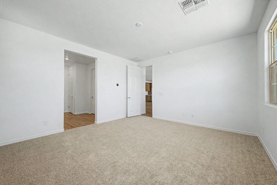Spacious, unfurnished interior of a new home in Las Ventanas - RV Collection, Goodyear (Image 10).
