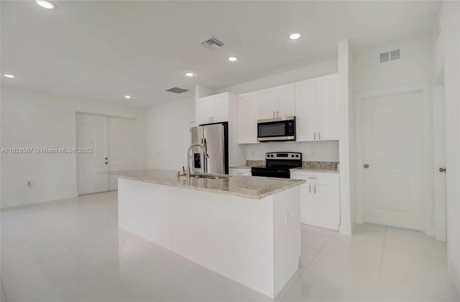 Spacious, unfurnished interior of a new home in , Alva (Image 26).