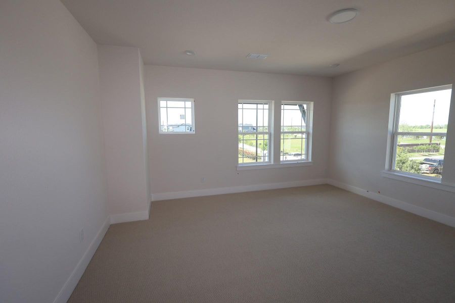 Spacious, unfurnished interior of a new home in Elyson - Reserve Collection, Katy (Image 31).