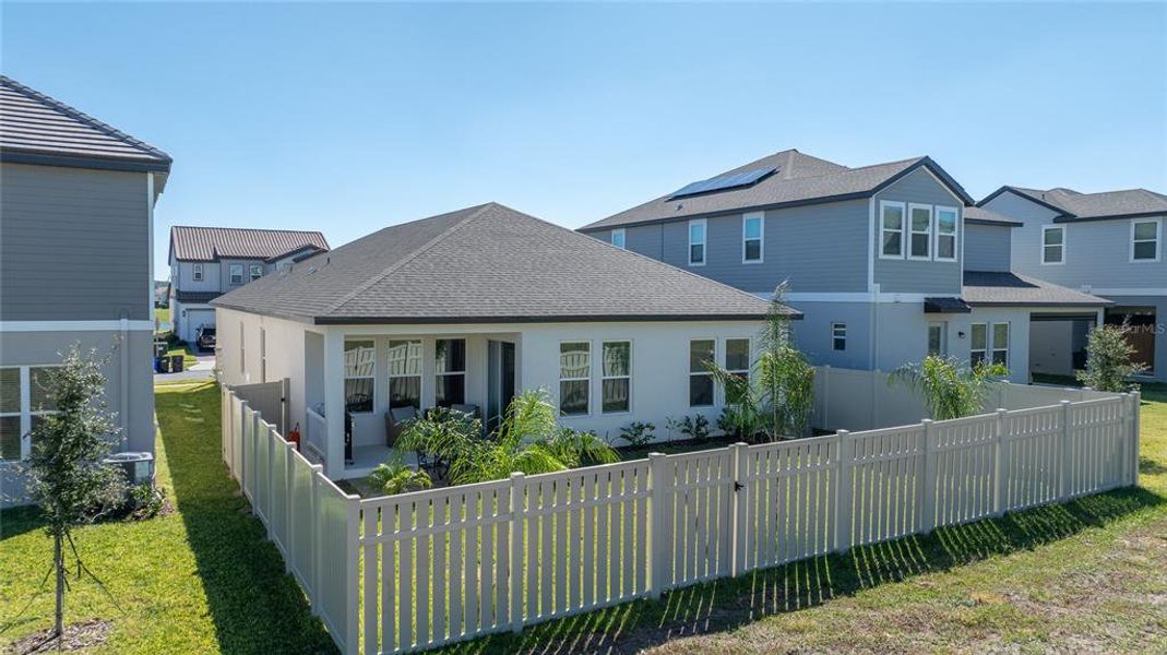 Exterior details and patio area of a home in Silverleaf Reserve, Winter Garden (Image 3).