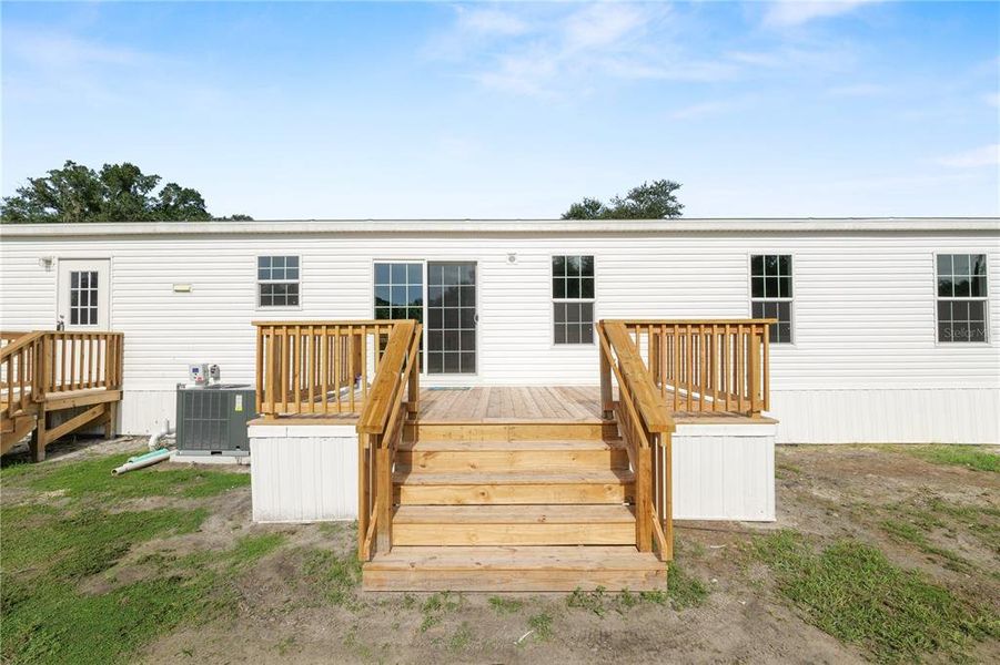 Exterior details and patio area of a home in , Lakeland (Image 37).
