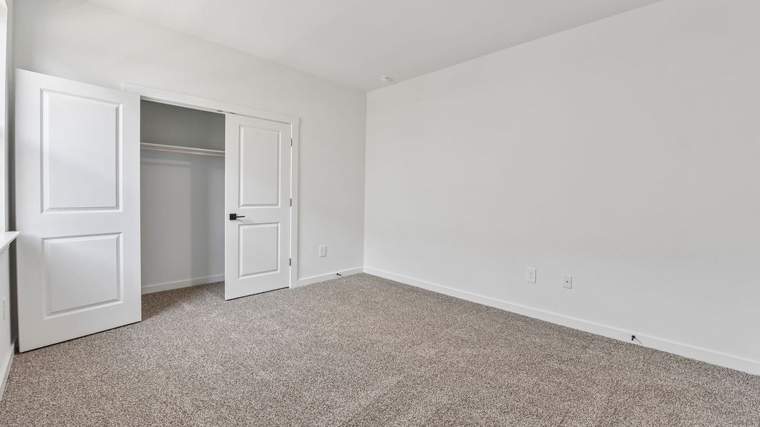Spacious, unfurnished interior of a new home in Rosenbusch Ranch, Leander (Image 36).
