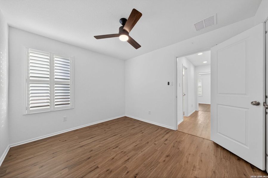 Spacious, unfurnished interior of a new home in Hidden Trails, Bulverde (Image 9).