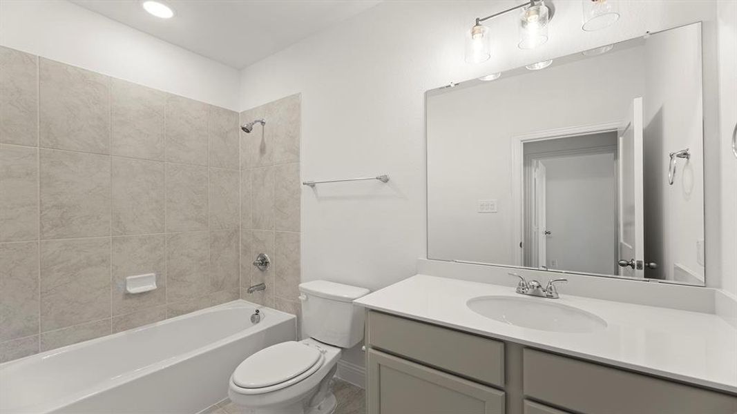 06. 1733 Edgeway - 2ND Bath