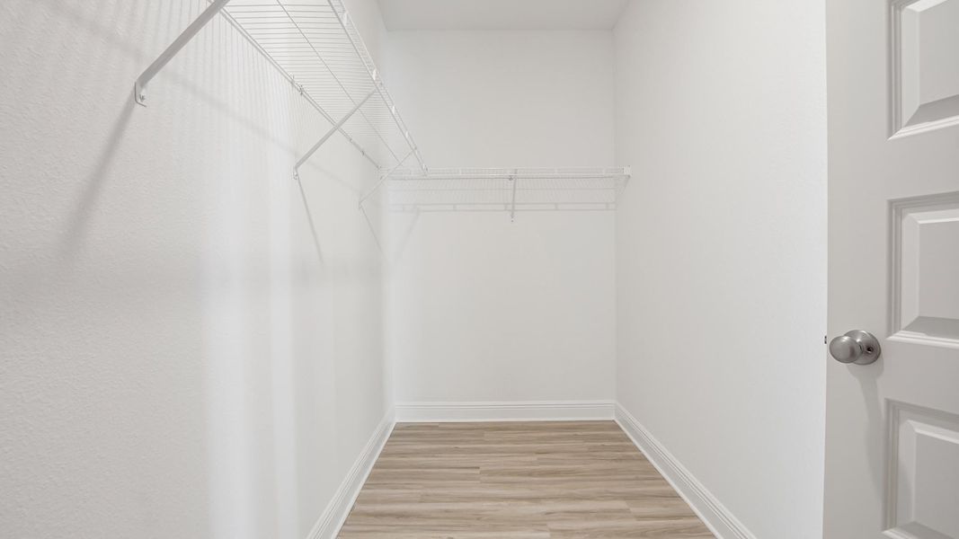 Spacious, unfurnished interior of a new home in Bayside at Ward Creek, Panama City Beach (Image 31).