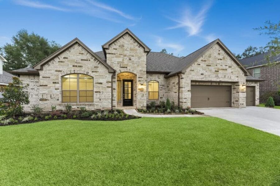 998 Briac Lane Front of the House Close Up Image 3