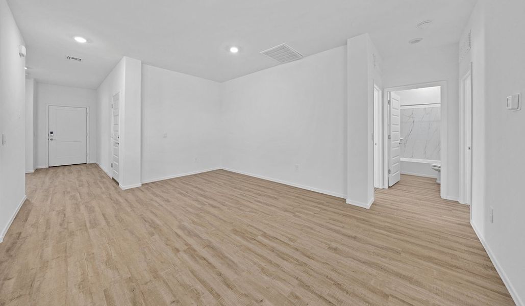 Representative unfurnished interior of a home built from the Lakeway - H40L by D.R. Horton in Sycamore Vista, Vail (Image 30).