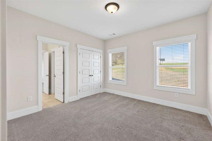 Spacious, unfurnished interior of a new home in , Comer (Image 51).
