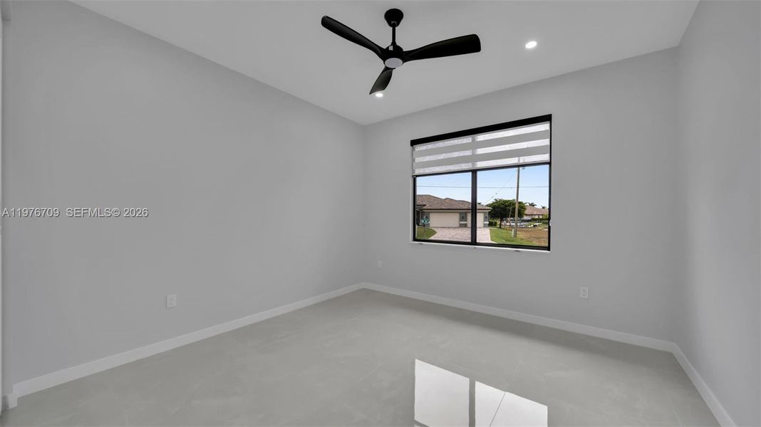Spacious, unfurnished interior of a new home in , Cape Coral (Image 29).