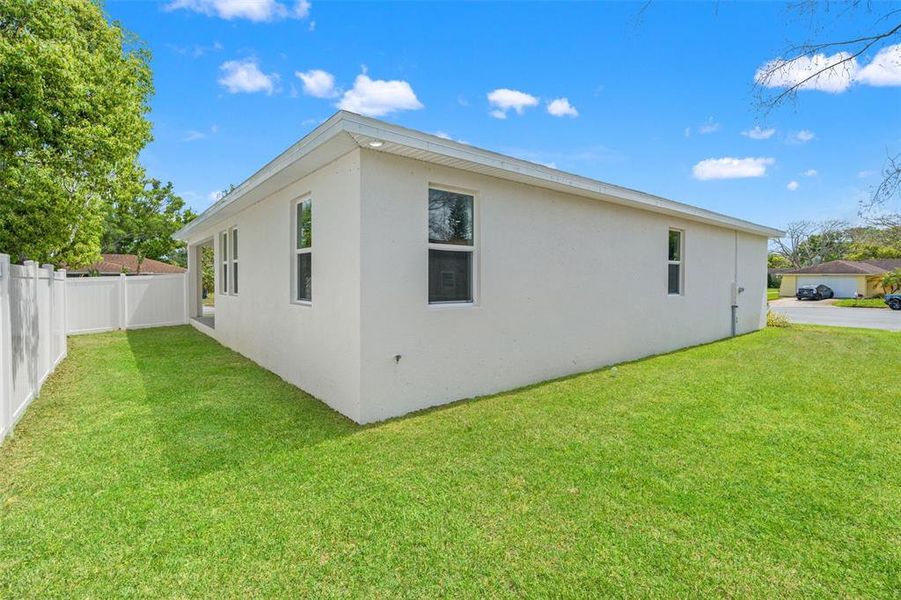 Exterior details and patio area of a home in , Holiday (Image 18).