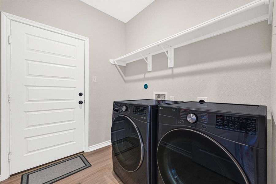 Furnished interior view inside a new home in , Anahuac (Image 4).