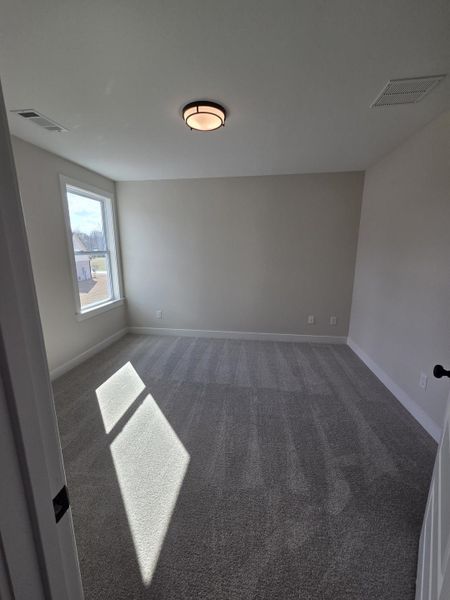 Spacious, unfurnished interior of a new home in Twin Oaks, Oakland (Image 12).