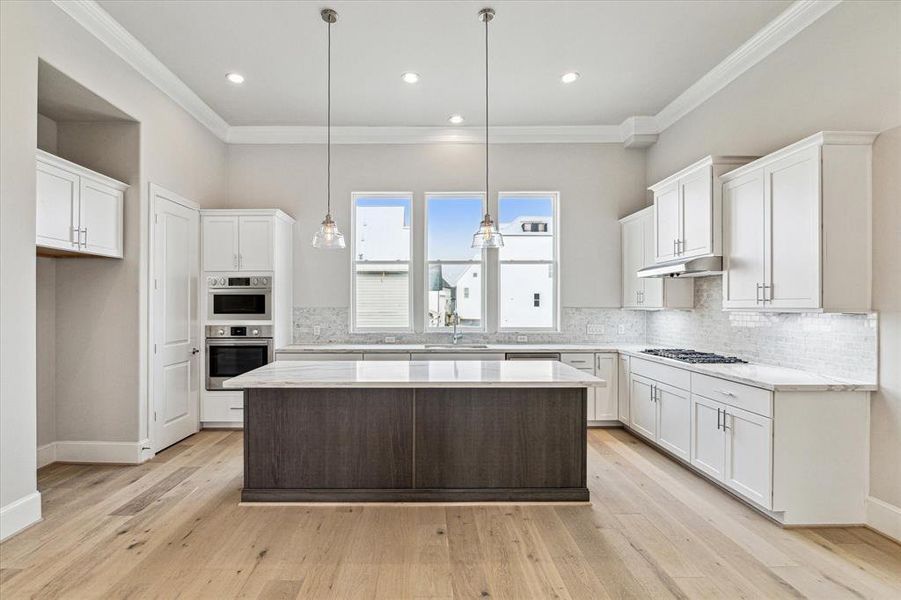 Gorgeous Kitchen w/ Bosch Appliances, Quartz Counters and Soft Close Cabinetry