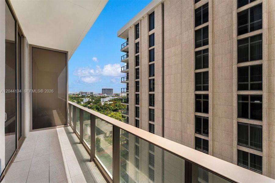 Condo located in Miami, FL showcasing its design and architecture (Image 3). Condo located in Miami, FL showcasing its design and architecture (Image 3).
