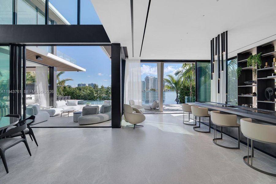 Community amenities in , Miami Beach (Image 50).