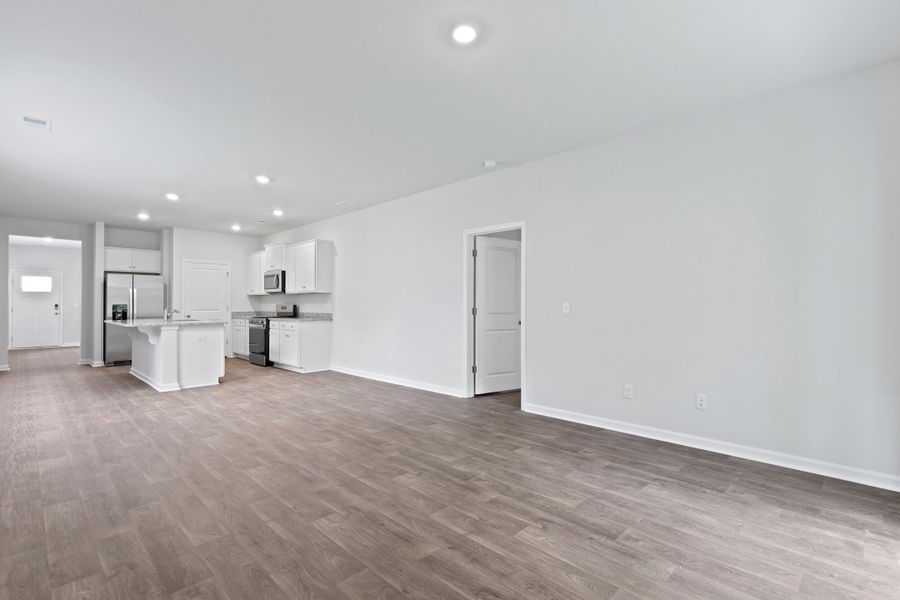 Spacious, unfurnished interior of a new home in Pine Hills at Cane Bay, Summerville (Image 14).