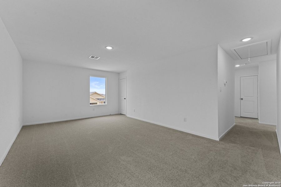 Spacious, unfurnished interior of a new home in Voss Farms, New Braunfels (Image 24).